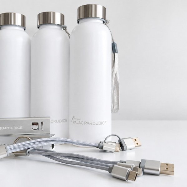 20221013_150806 printed promotional items for Palác Pardubice – power bank, charging cables, and bottle