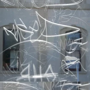 antigrafiti okenní folie