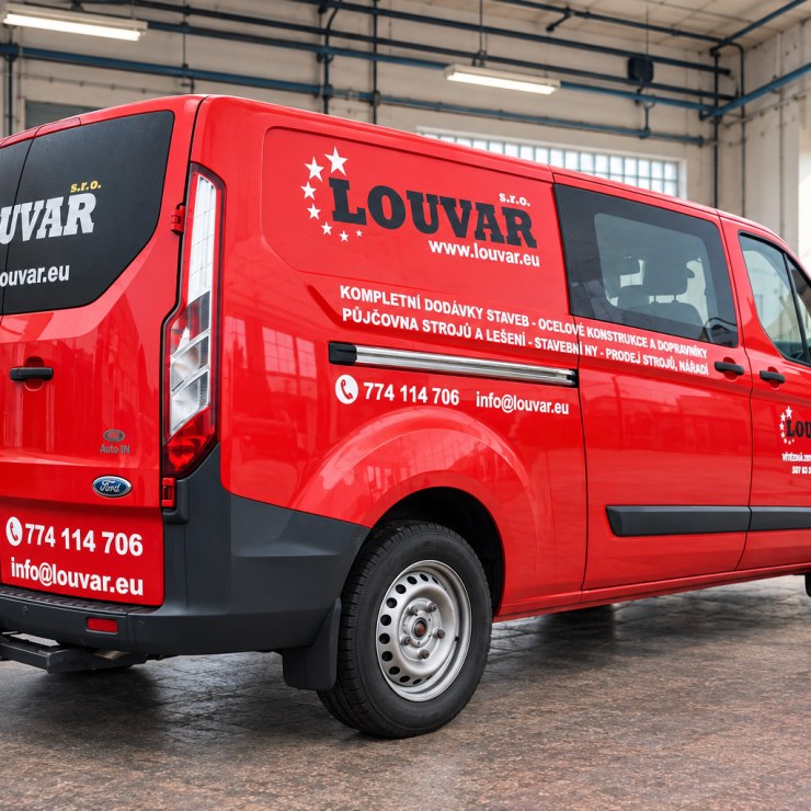 Červený Ford Transit s polepem LOUVAR