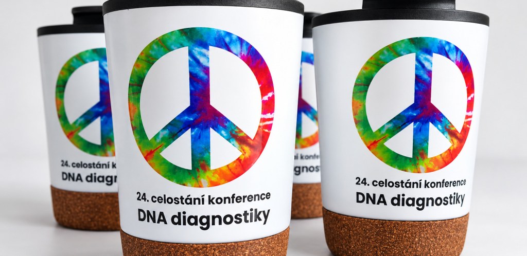 Termohrnky s duhovým motivem konference DNA diagnostiky