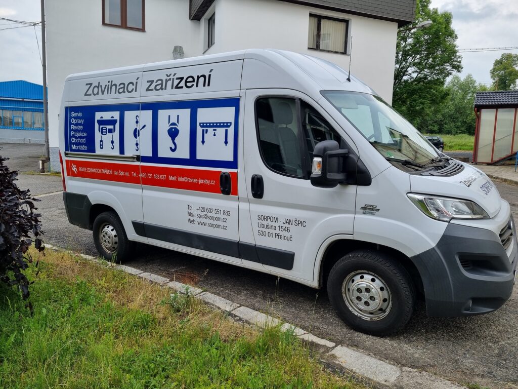 Polep zdvihací zařízení – detail