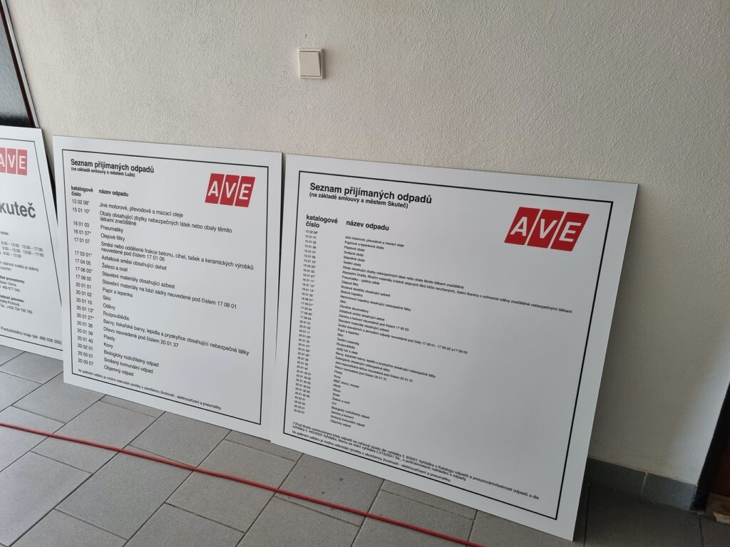 Informační cedule AVE se seznamem odpadů
