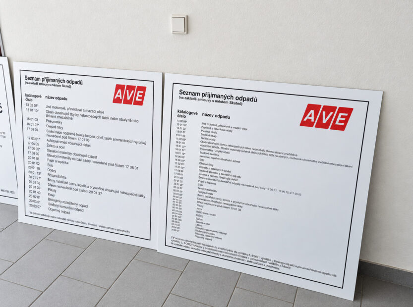 Informační cedule AVE se seznamem odpadů