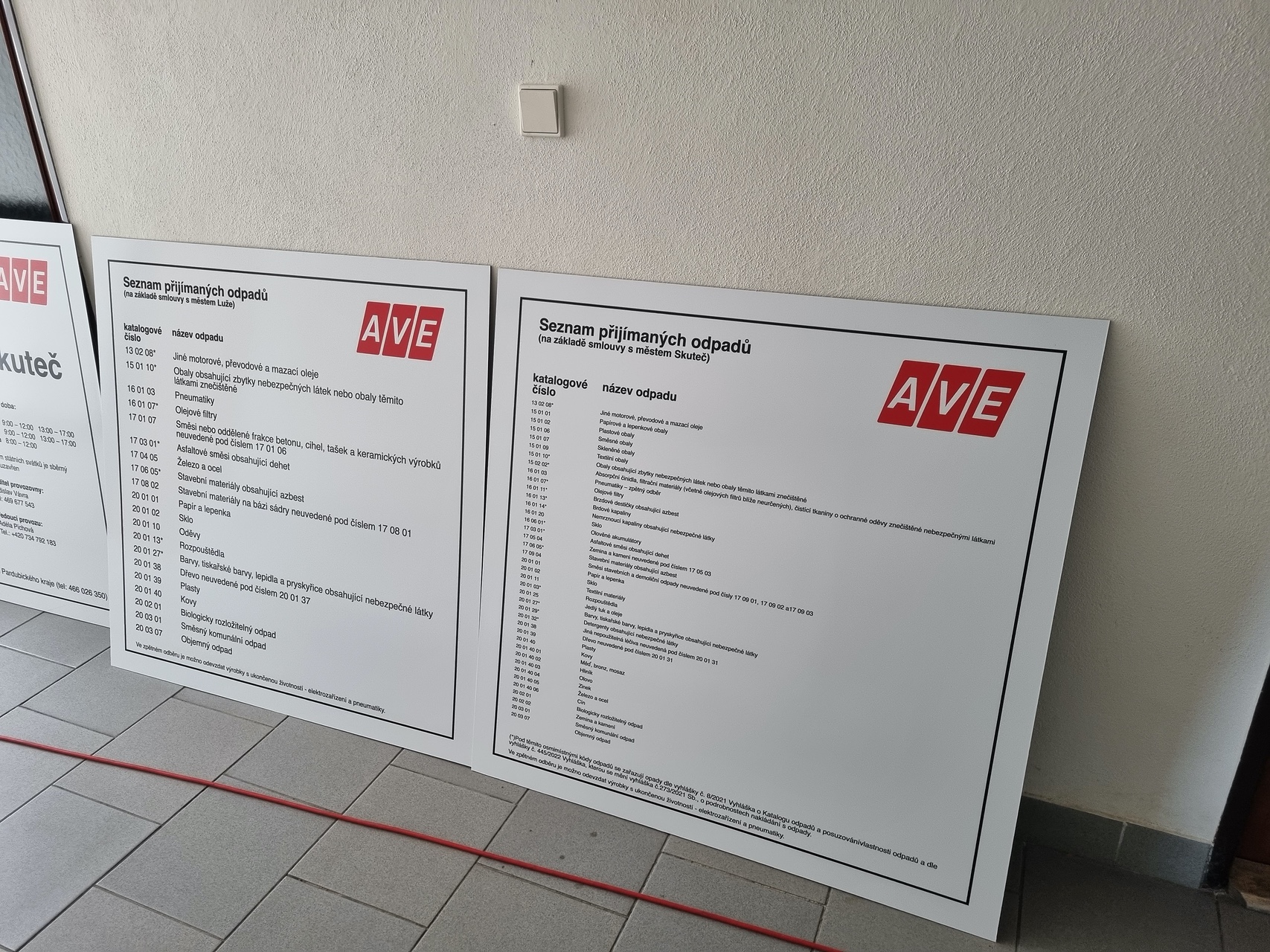 Informační cedule AVE se seznamem odpadů