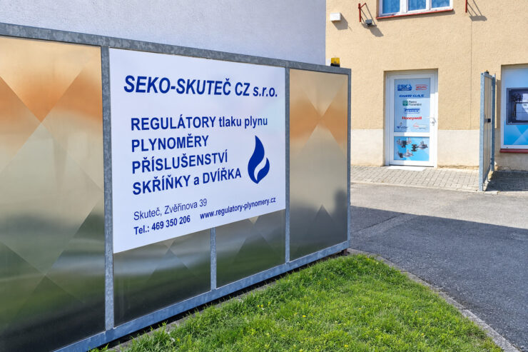 Banner SEKO Skuteč na plotě