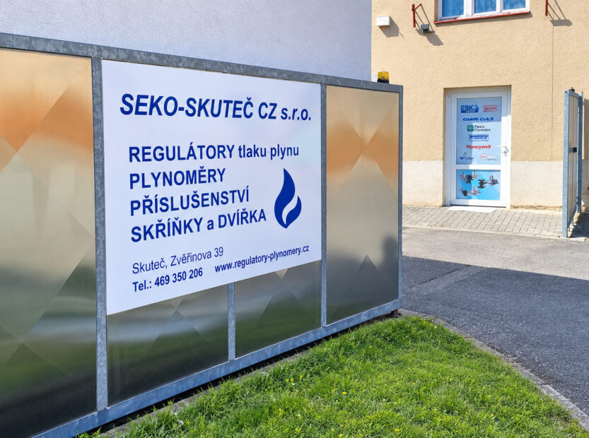 Banner SEKO Skuteč na plotě