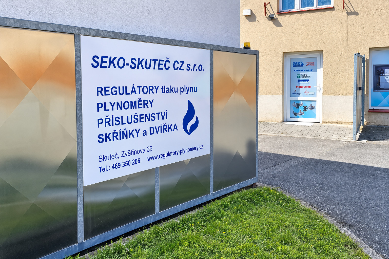 Banner SEKO Skuteč na plotě
