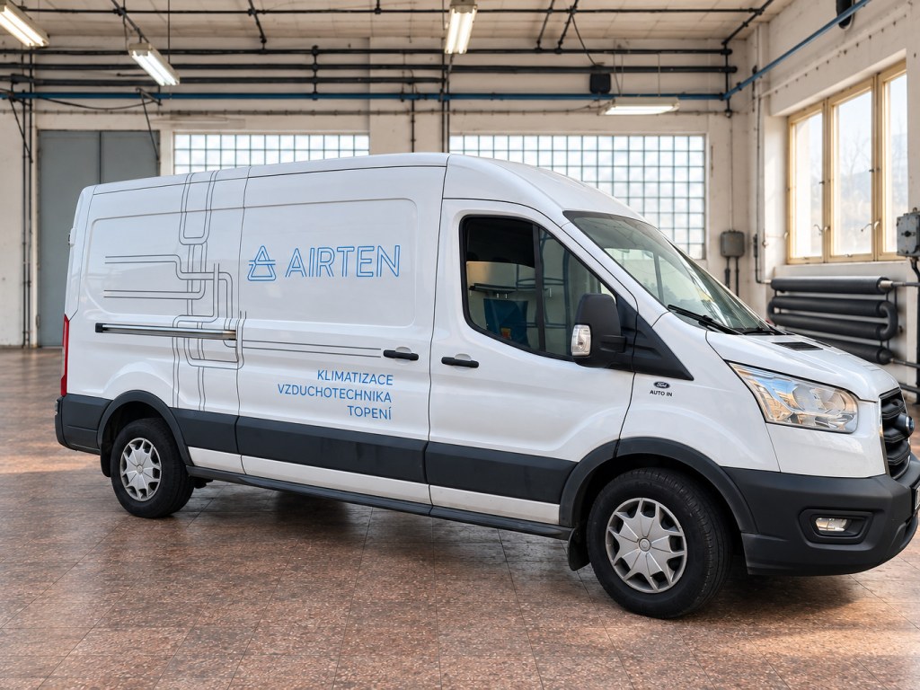 Bílý Ford Transit s polepem AIRTEN