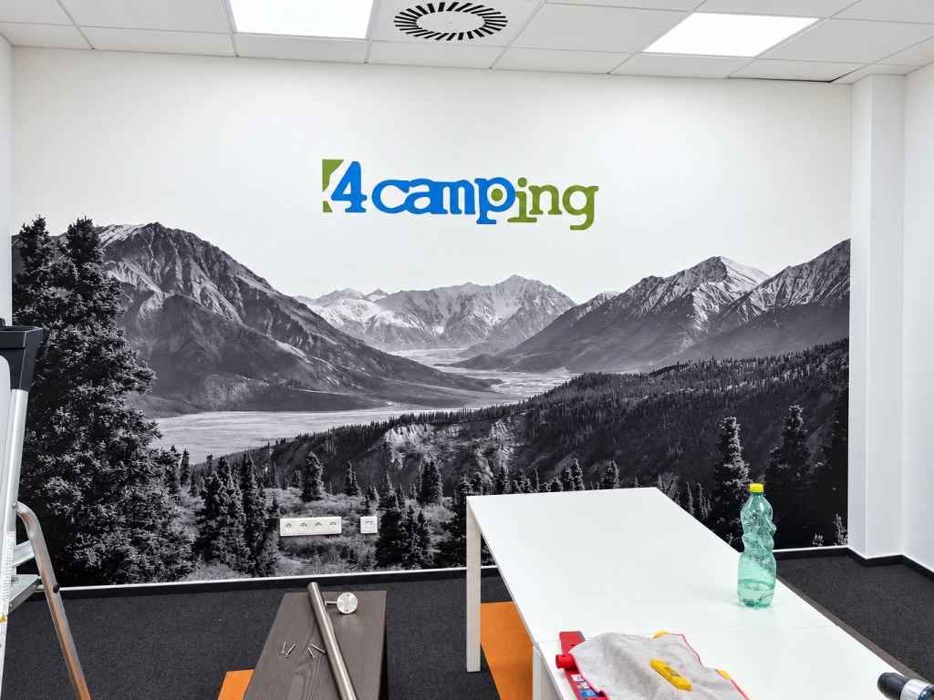 Fototapeta s horami a logem 4camping