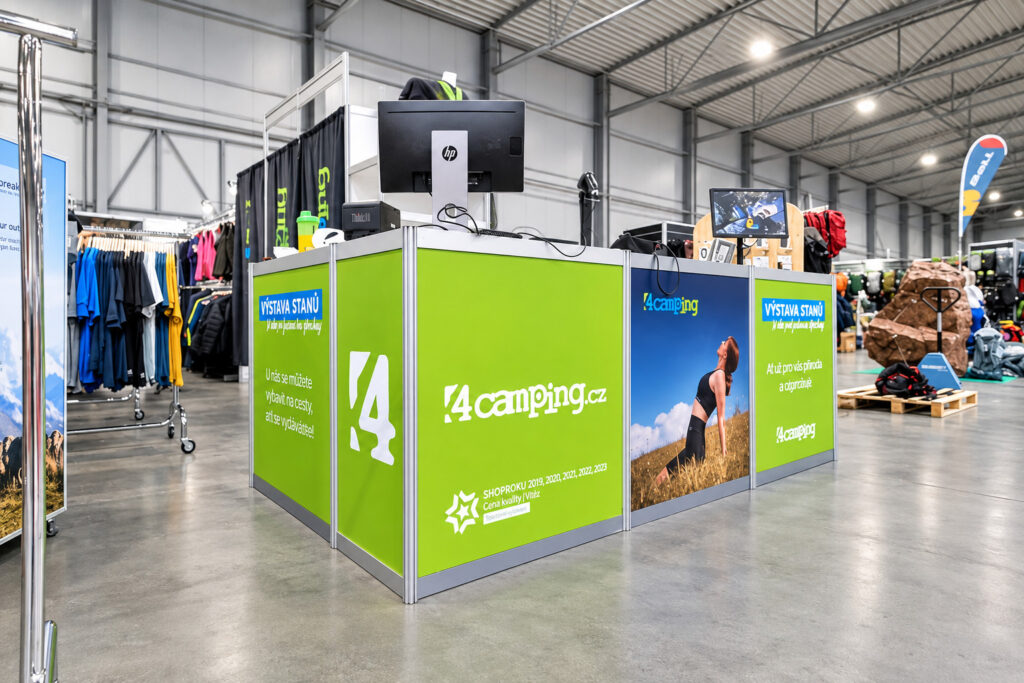 Grafika prodejny 4camping – stojany