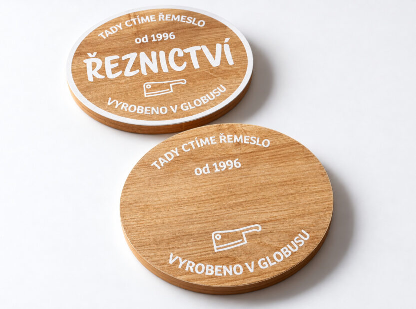Kulatá gravírovaná prkénka pro řeznictví