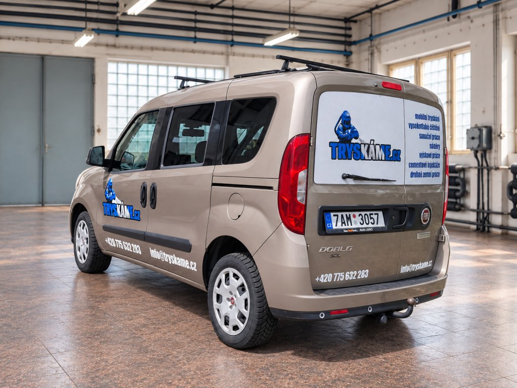 Fiat Doblo s polepem TRYSKÁME.cz
