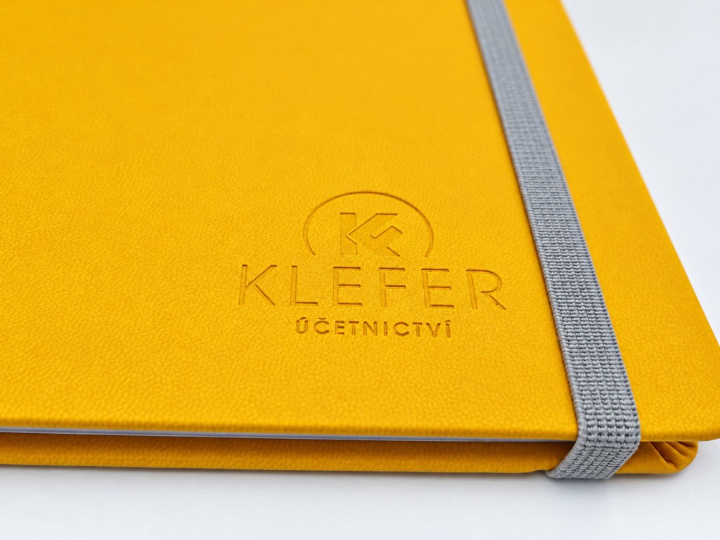Zápisníky se slepotiskem – detail ražby