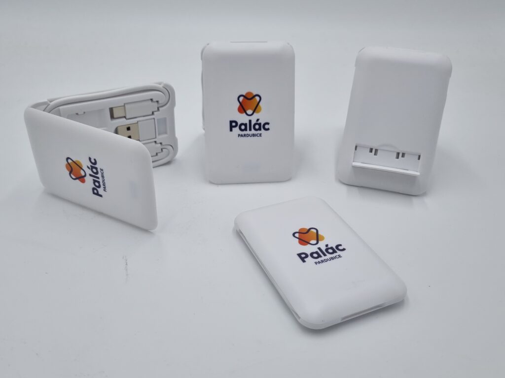 Powerbanka a sada kabelů s potiskem Palác Pardubice