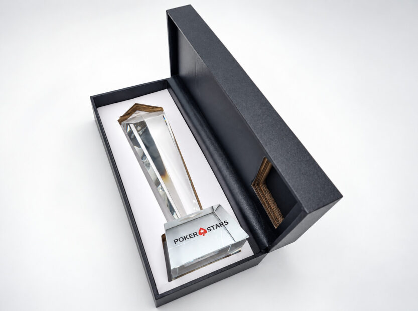 Křišťálová trofej v černé dárkové kazetě