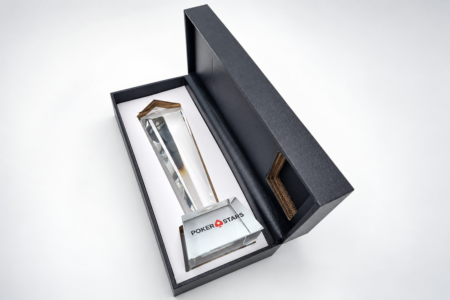 Křišťálová trofej v černé dárkové kazetě