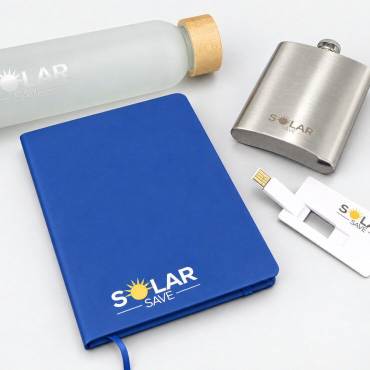 Modrý zápisník a lahev s logem Solar Save
