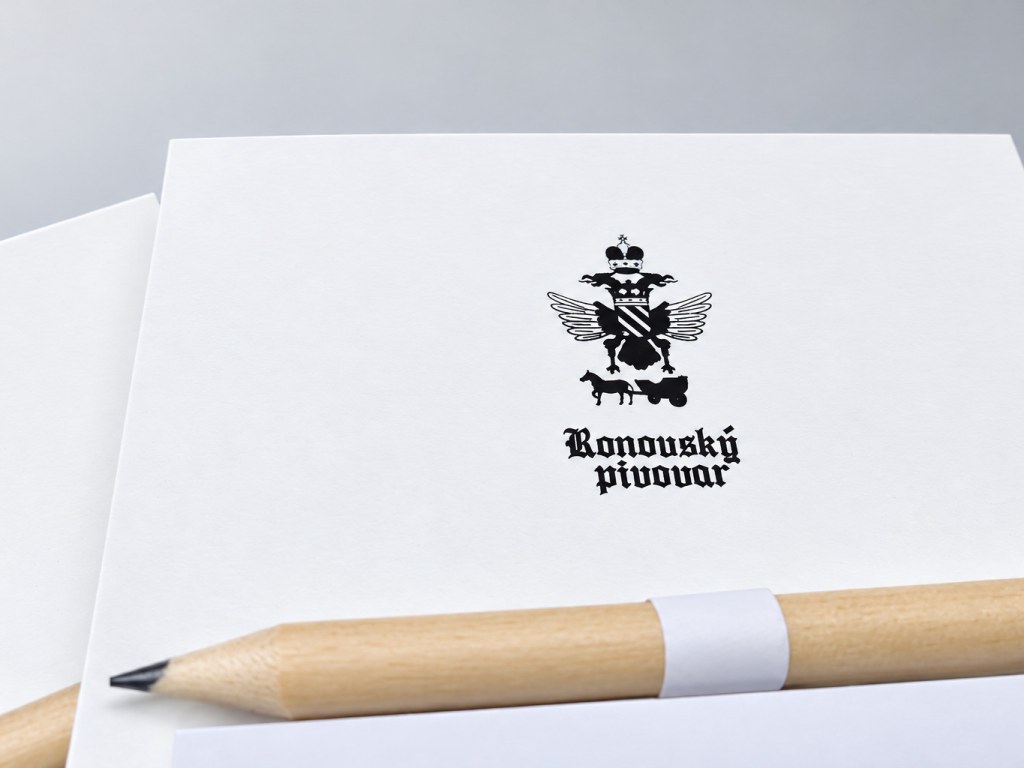 Blok s tužkou – detail záhlaví