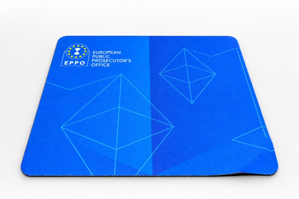 Modrá podložka pod myš s logem EPPO