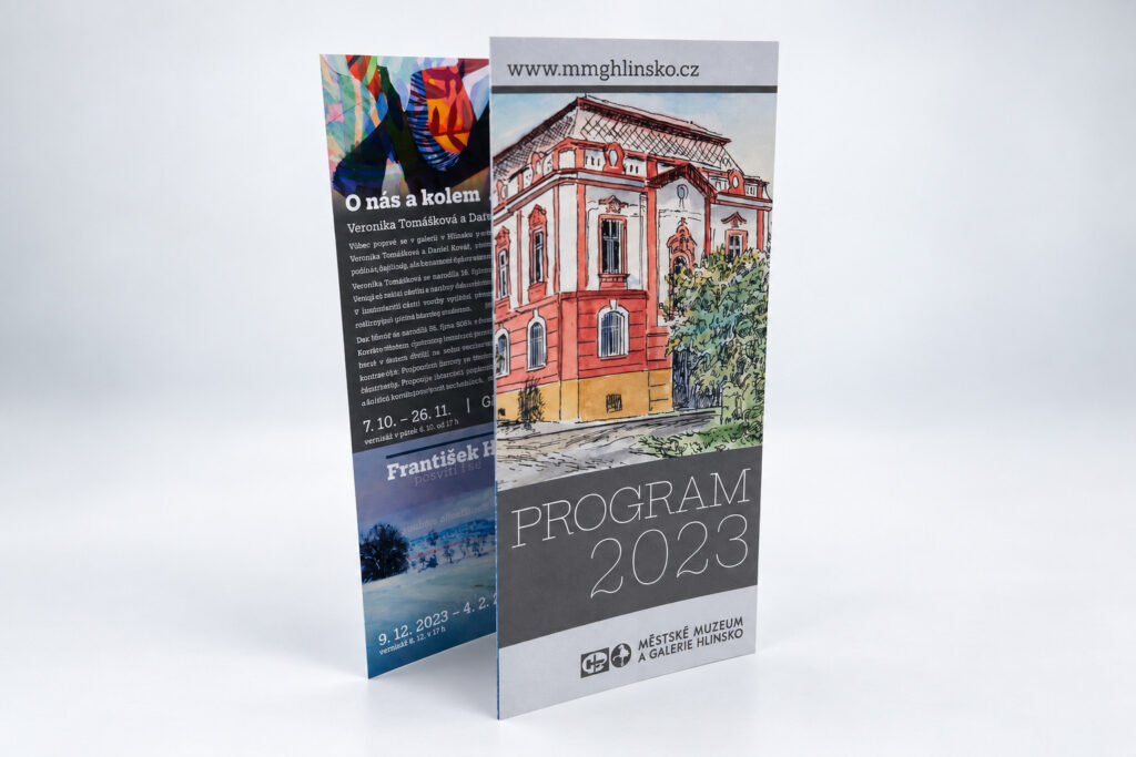 Skládané letáky s fotografiemi památek
