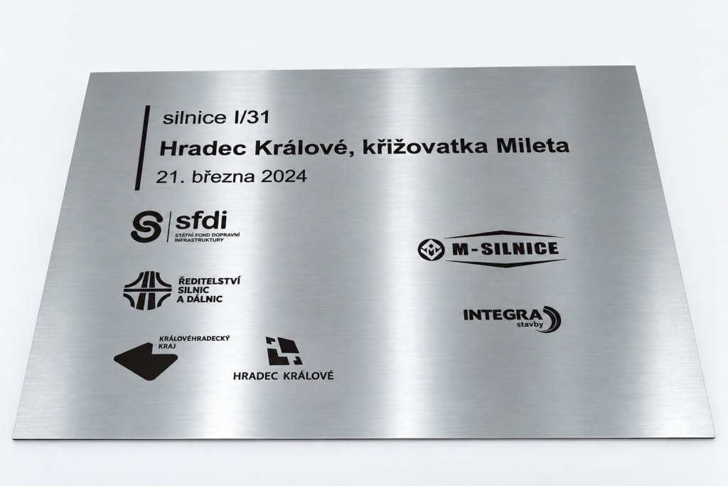Nerezová pamětní deska křižovatka Mileta Hradec Králové