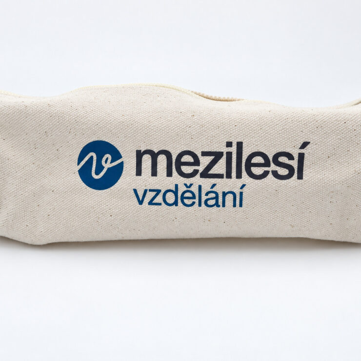 Plátěný penál s logem Mezilesí vzdělání