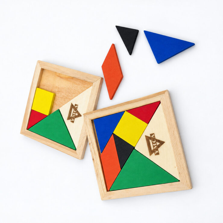 Dřevěný tangram s barevnými dílky