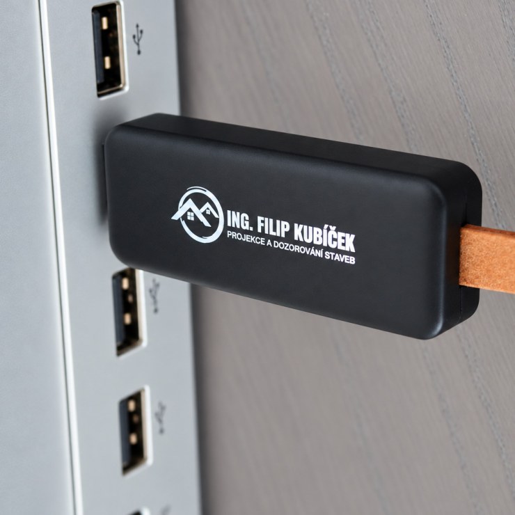 Černý USB disk s potiskem Ing. Filip Kubíček
