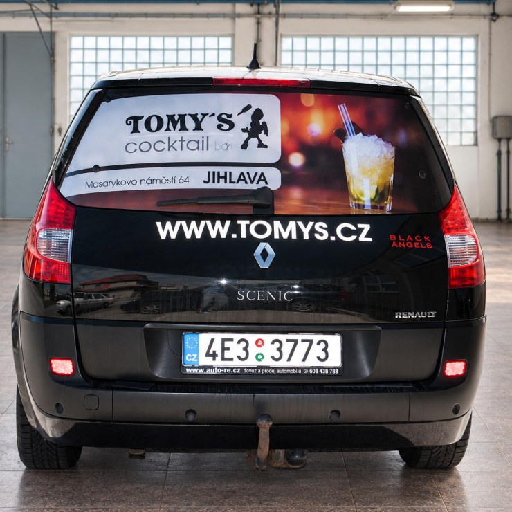 Renault Scénic s polepem TOMY’S cocktail bar Jihlava