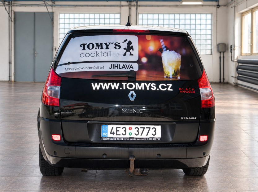 Renault Scénic s polepem TOMY’S cocktail bar Jihlava
